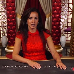 Dragon Tiger est une variante de baccarat