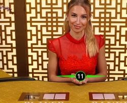 Croupière à une table de baccarat sur mobile d’Evolution Gaming